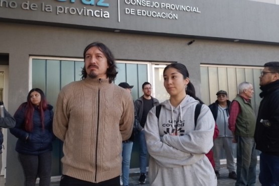 Docentes de la Escuela Re Si se autoconvocaron fuera del CPE