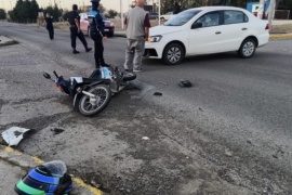 Motociclista hospitalizada tras colisión