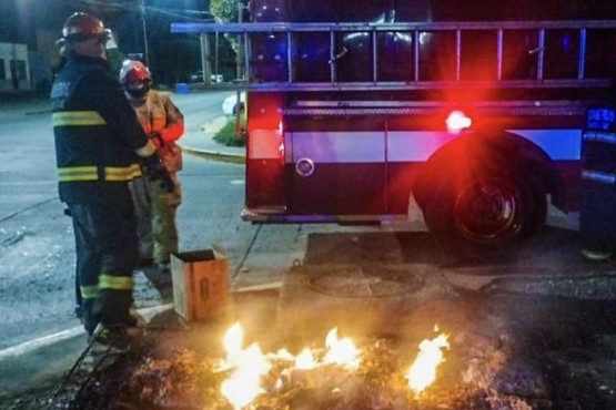 Bomberos sofocaron incendio sobre residuos 