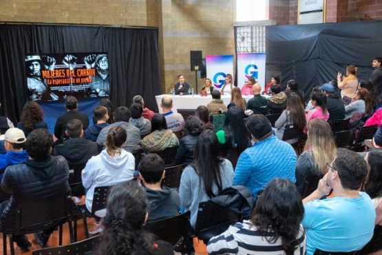 Se llevó adelante la proyección del documental “Mujeres del Carbón, la esperanza de un pueblo”