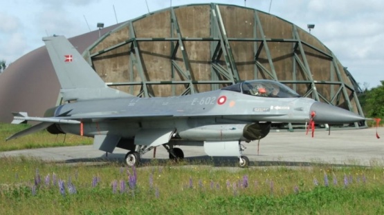 El Gobierno comprará aviones F-16 a Dinamarca