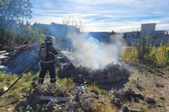 Bomberos sofocaron incendio sobre pasturas 