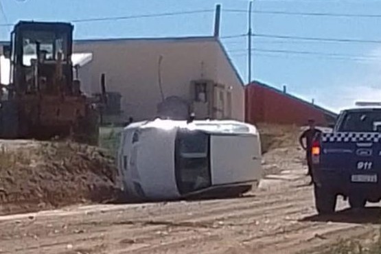 Perdió el control y volcó 