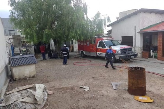 Bomberos sofocaron principio de incendio sobre una vivienda