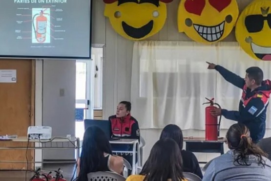 Bomberos brinda capacitación abierta a toda la comunidad