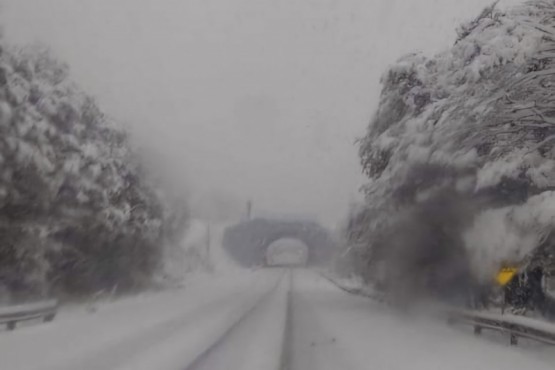 Nieve en la calzada: piden circular con extrema precaución en la Ruta Nacional N°3