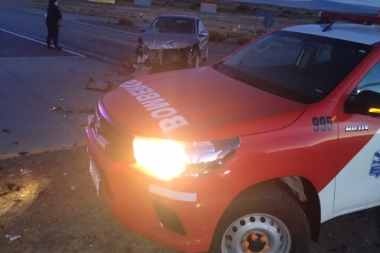 Bomberos rescató a un conductor tras colisión 