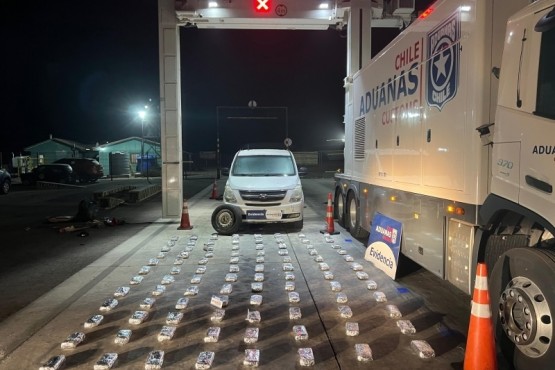 Aduana de Iquique intercepta vehículo con 99 kilos de droga