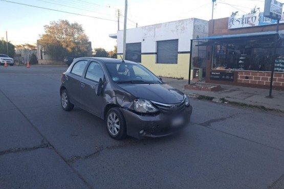 Una joven terminó hospitalizada con heridas graves tras colisión 