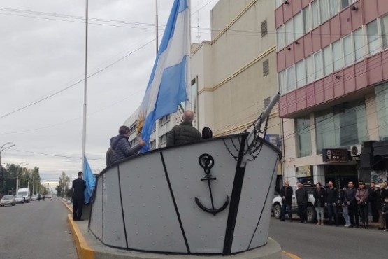 Se realizó el izamiento dominical en Río Gallegos