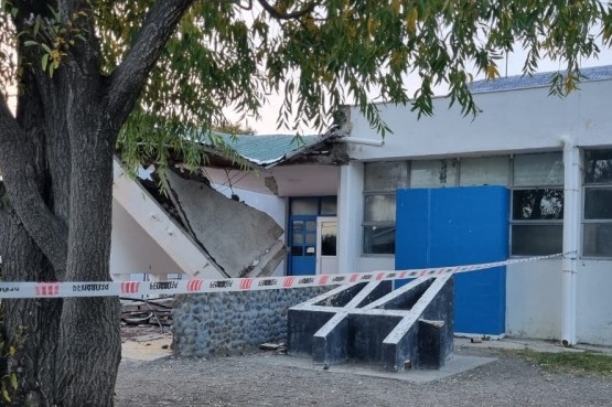 Esperan informe de Bomberos por el derrumbe del techo en la Escuela 44