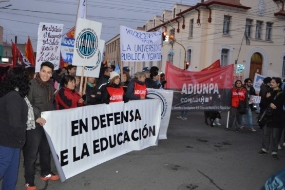 Marcha en defensa de la educación pública, la ciencia y el sistema universitario nacional