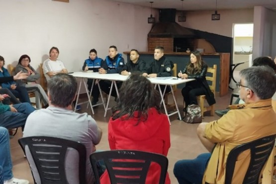 Reunión vecinal para fortalecer la seguridad en el barrio Altos del Golfo