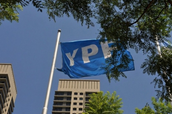 ¿No hay plata? Los directivos de YPF tendrán sueldos de hasta 70 millones de pesos