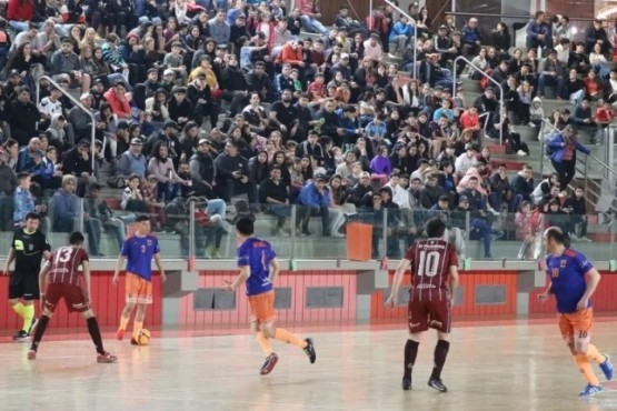 El Microestadio volvió a vibrar con lo mejor del futsal local. (Foto: AC)