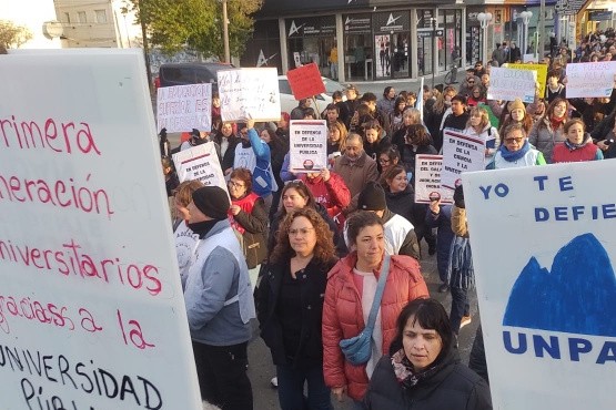 Científica santacruceña en la marcha: “Le debo mi vida a la universidad pública”