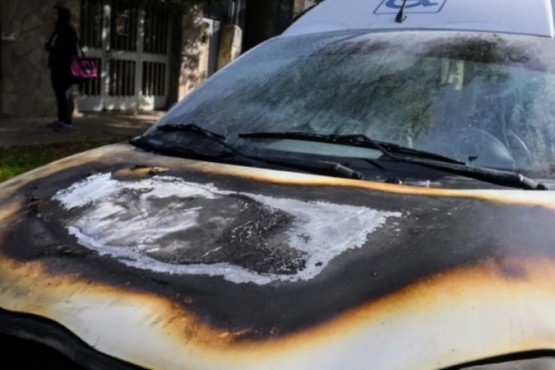 Rosario en crisis: incendios de autos y nuevas amenazas contra Bullrich y Pullaro