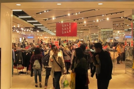 Continúan las escapadas de compras de argentinos a Chile