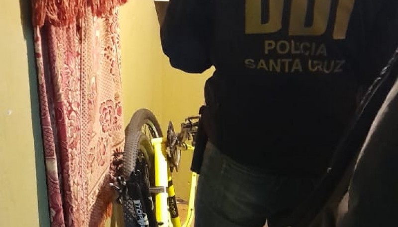 Policía recuperó una bicicleta robada tras allanamiento