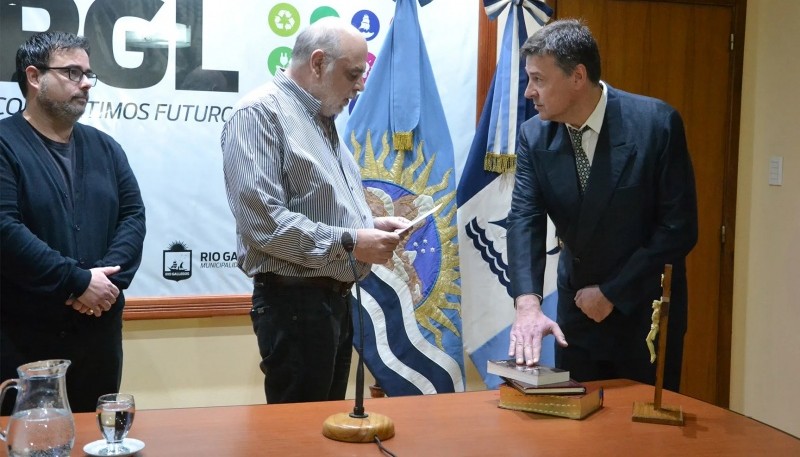 Paulo Croppi cuando juró como secretario de Obras Públicas de Río Gallegos. 