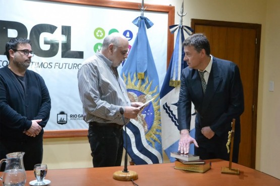 Paulo Croppi cuando juró como secretario de Obras Públicas de Río Gallegos. 