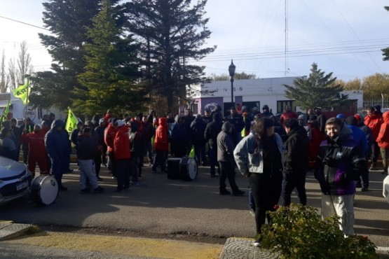 Más de 400 desocupados manifestaron frente a la Intendencia de Piedra Buena