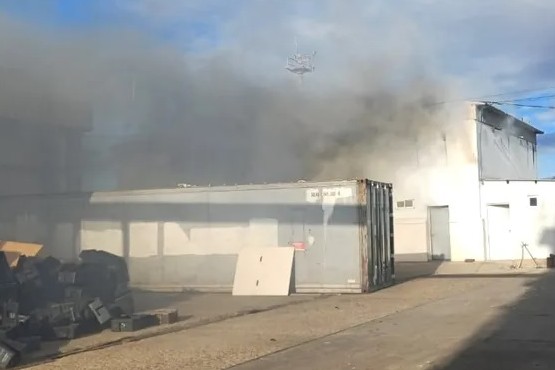 Caleta Olivia: incendio en planta pesquera emplazada en recinto portuario