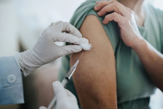 Continúa la vacunación antigripal en PAMI: ya se inocularon más de 460 mil afiliados