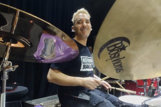 Palín Sosa, baterista de Los Nocheros, brindó una clínica de batería en Río Gallegos