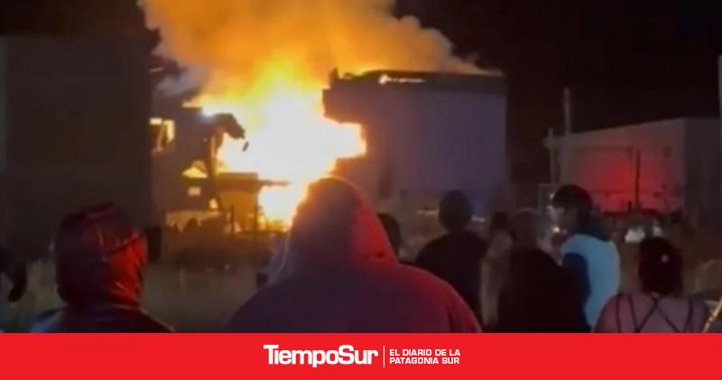 Bomberos continúan con las tareas de extinción y remoción