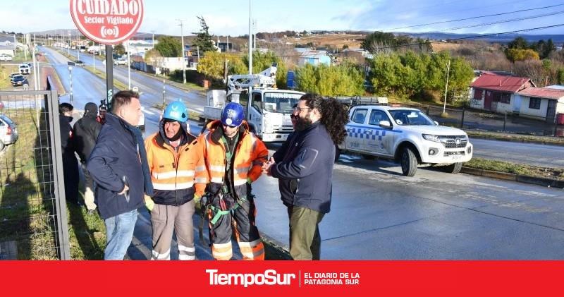 Municipio gasta $50 millones en reponer postes destruidos por choques