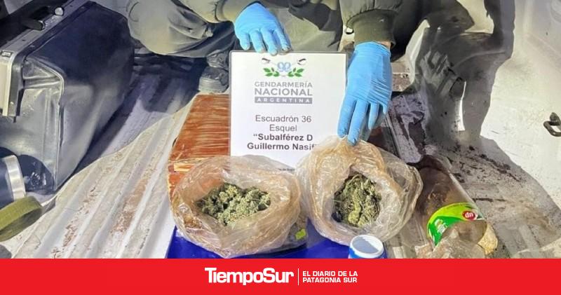 Una pareja circulaba con porros y bolsas con cogollos de marihuana