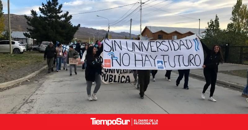 Multitudinaria marcha en defensa de la universidad pública y el valor estratégico del CUNEC