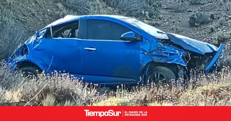 Perdió el control y terminó volcando