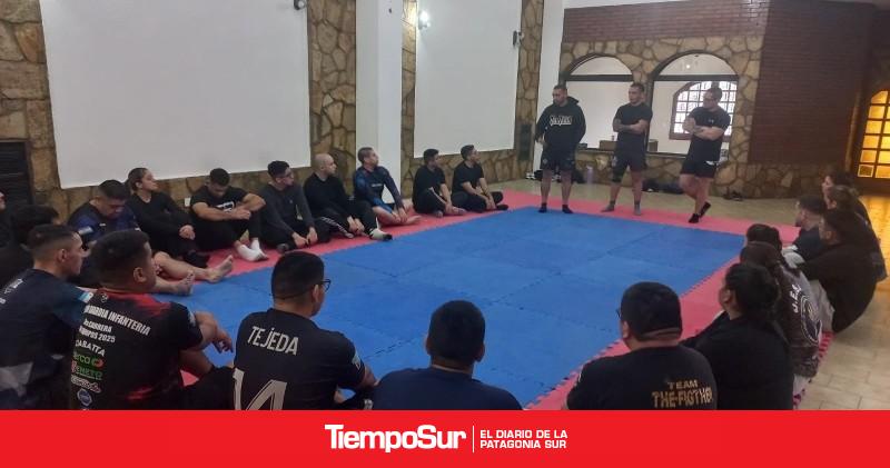 Policías se capacitan en defensa personal