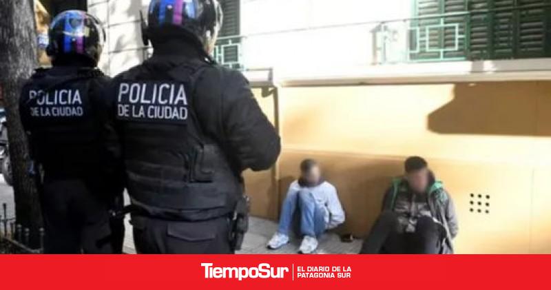 Detuvieron a dos acusados de robar 150 paquetes de figuritas del Mundial 2026