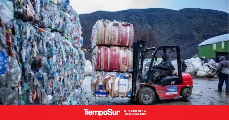Ushuaia sustentable: exportaron 15 toneladas de plástico reciclado al continente
