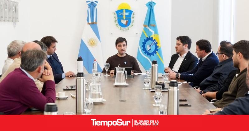 Provincia realizará el dragado del puerto de Rawson y el sector pesquero ampliará muelle