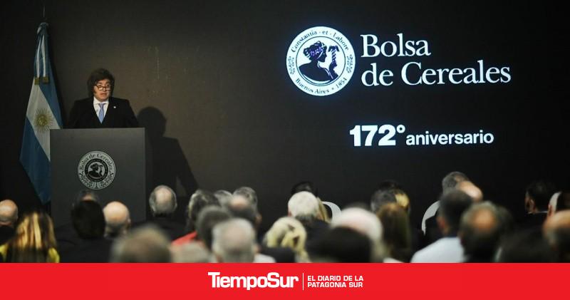 Milei anunció una baja de retenciones y destacó el récord exportador