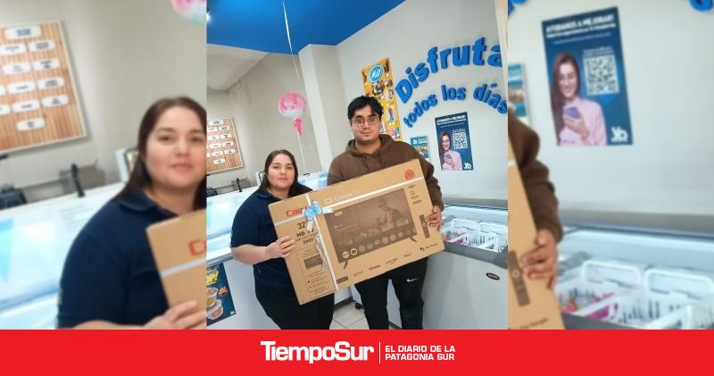 Yo Heladerías entregó el primer Smart TV del sorteo mundialista