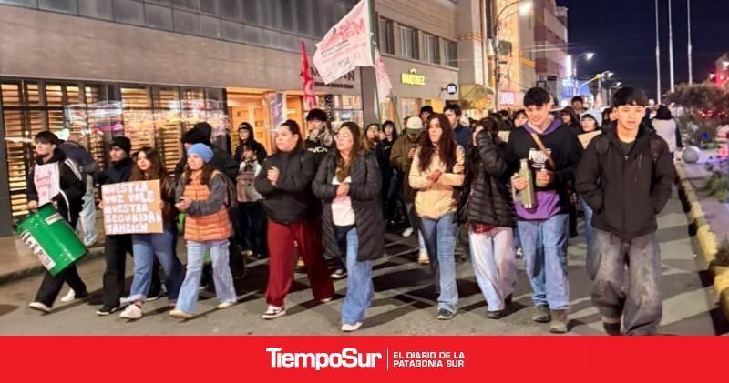 Estudiantes marcharon en Río Gallegos y exigieron seguridad en el campus de la UNPA