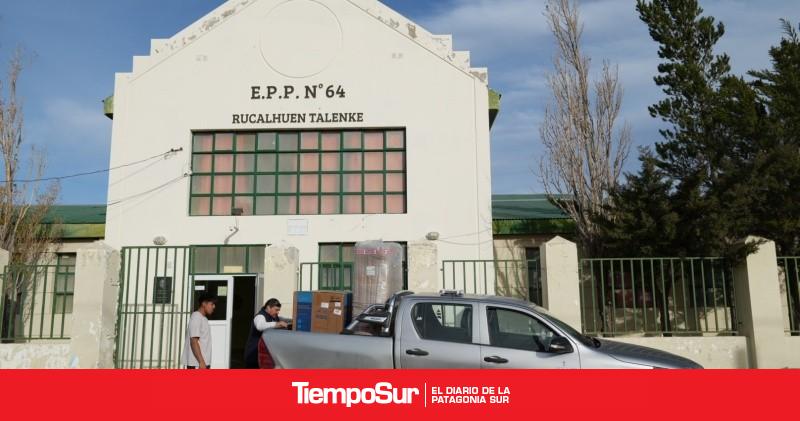 El Gobierno hizo entrega de nuevos equipos de calefacción en la Escuela Primaria N°64