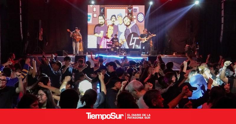 Multitudinaria Velada Patriótica con más de 500 artistas en escena