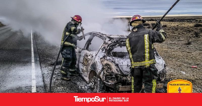 Incendio consumió en su totalidad un auto en la Ruta Provincial N°5