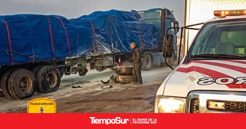Bomberos asistieron el incendio de un camión en la estación YPF