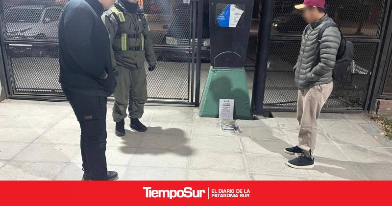 El can antinarcóticos detectó marihuana en la bodega de un ómnibus