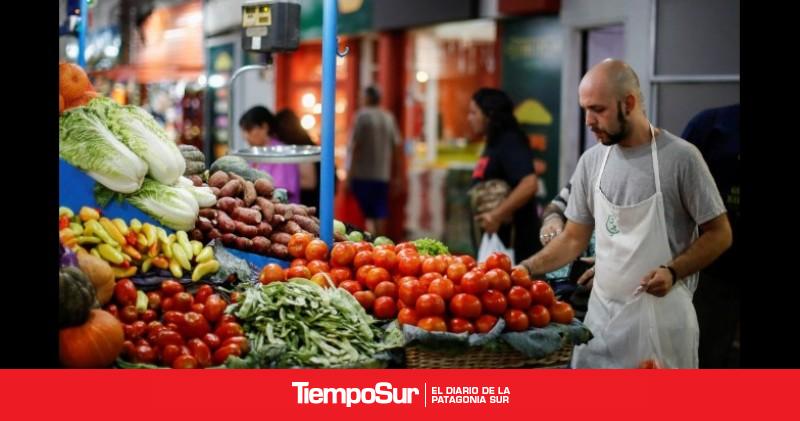 El consumo masivo retrocedió en abril