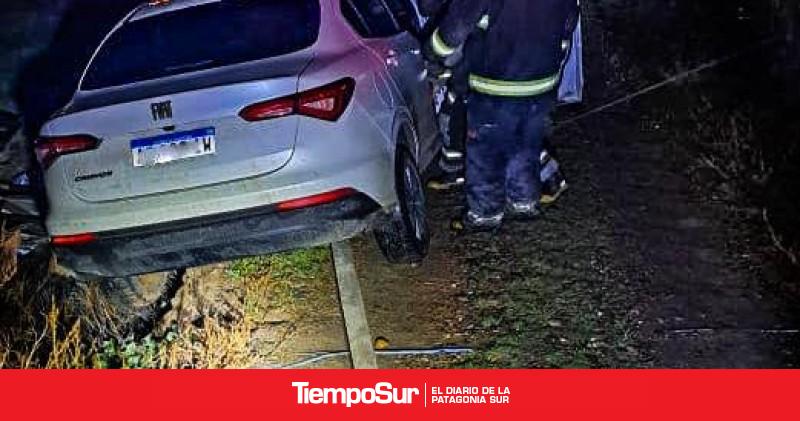 Exitoso operativo de rescate tras el peligroso despiste de un auto