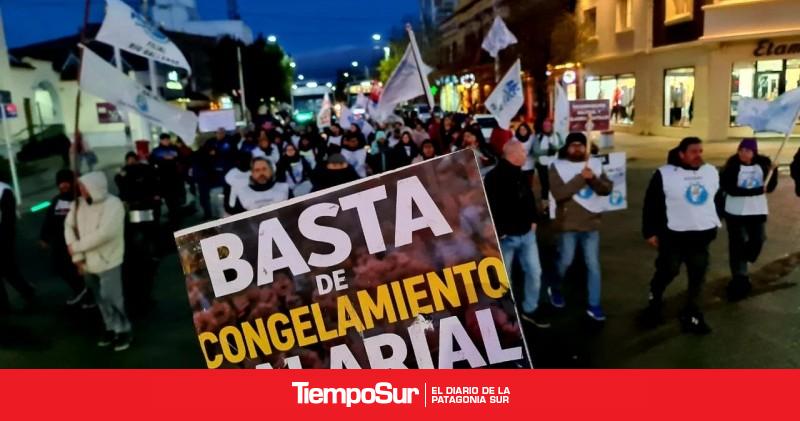 Ahora: ADOSAC se moviliza por la Avenida Kirchner en reclamo de paritarias