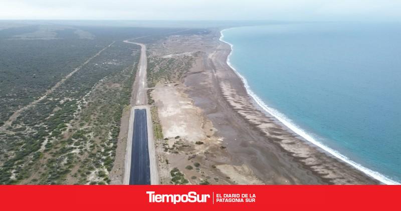 Ejecutan las últimas tareas de pavimentación en el acceso a Playa El Doradillo